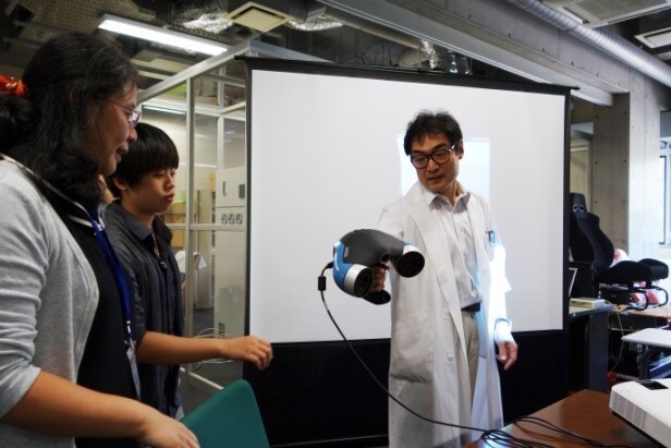 千葉大教授進行 3D 掃描技術示範